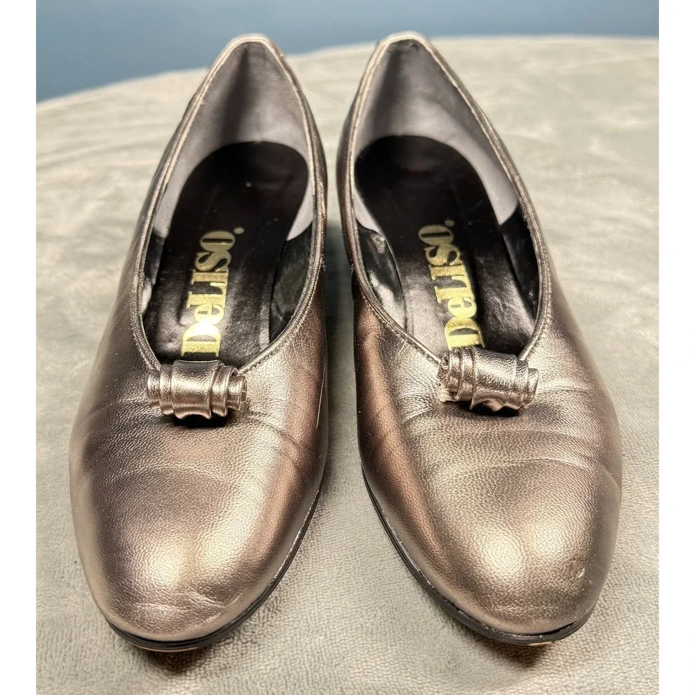 DeLiso Pumps Womens 7.5 B Bronze Metallic Leather Heels Bow Vintage